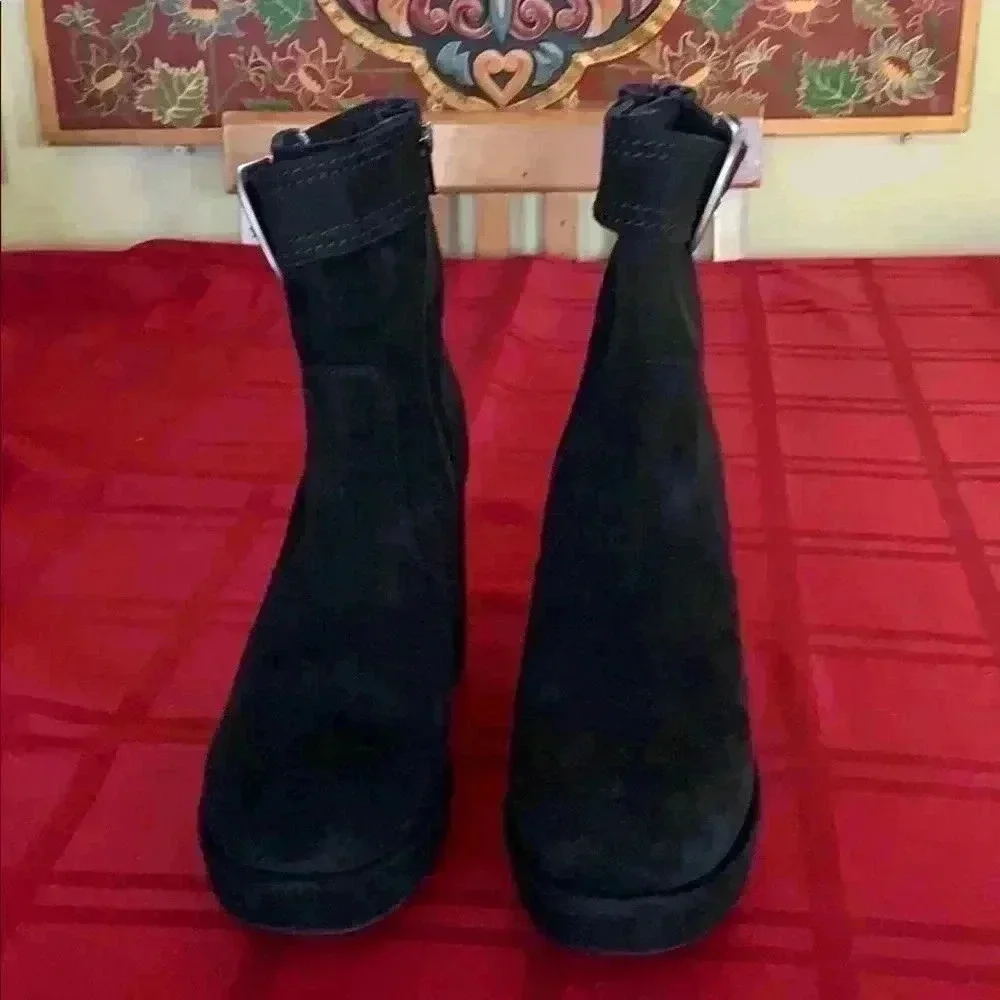 Free People women’s suede boots.